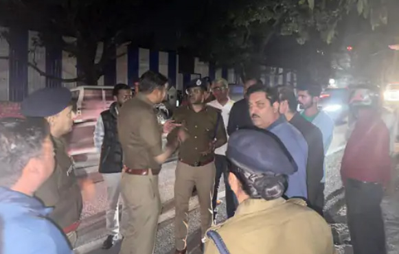 देहरादून में देर शाम दर्दनाक सड़क हादसा… तेज रफ्तार लग्जरी कार ने छह लोगों को कुचला, चार की मौत